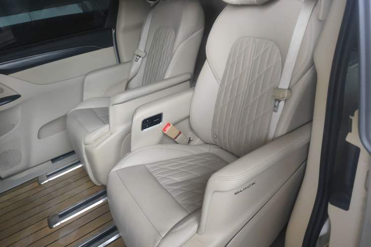 Used Buick GL8 2023 ES Lu Zun Luxury Model Left Rear Seat