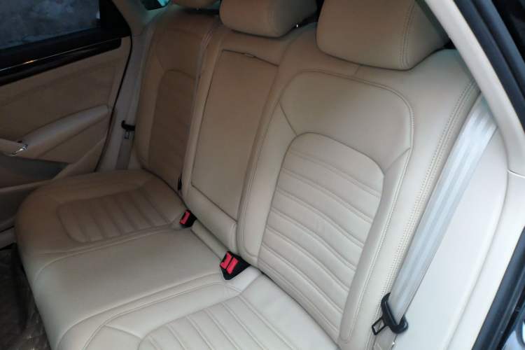 Used Volkswagen Passat 2013 1.8TSI DSG Ultimate Edition