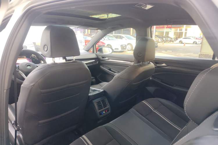 Used Volkswagen Golf 2023 Facelift 280TSI DSG R-Line Lite
