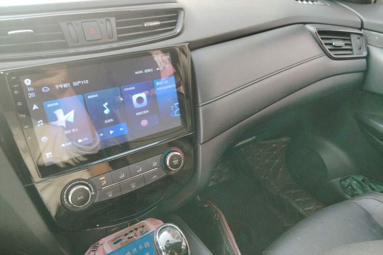 Used Nissan X-Trail 2017 2.0L CVT Comfort Edition 2WD Audio And AC Panel