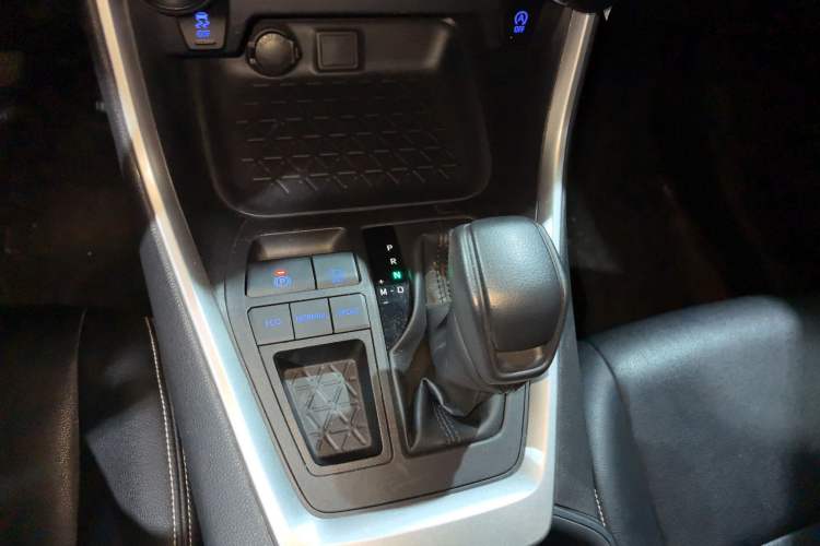 Used Toyota RAV4 2021 2.0L CVT Two-Wheel Drive Urban Edition Gear Lever