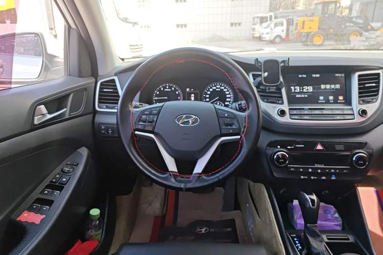 Used Hyundai Tucson 2015 1.6T Dual-Clutch Two-Wheel-Drive Comfort Model
