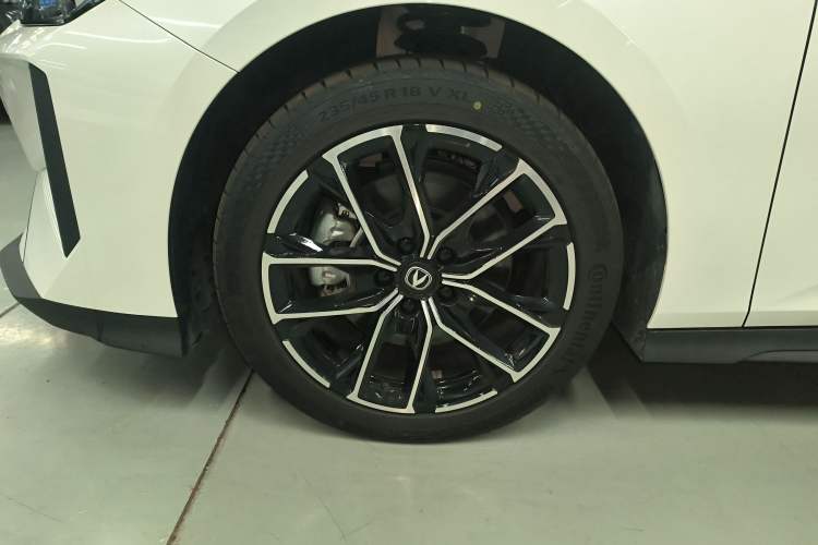 Used Changan UNI-V iDD 2024 Blue Whale Smart Electric iDD 136km Luxury Model
