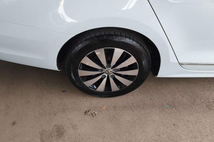 Used Volkswagen Sagitar 2017 230TSI Automatic Comfort Version
