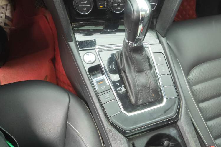 Used Volkswagen Lamando 2019 280TSI DSG Comfort Edition China VI standard Gear Lever