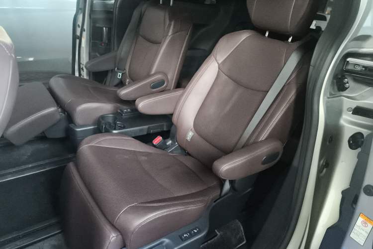 Used Toyota SIENNA 2021 2.5L Hybrid Platinum Edition
