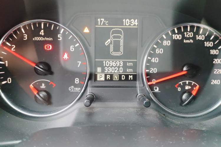 Used Dongfeng Fengdu MX6 2015 2.0L CVT Two-Wheel Drive Dream Edition
