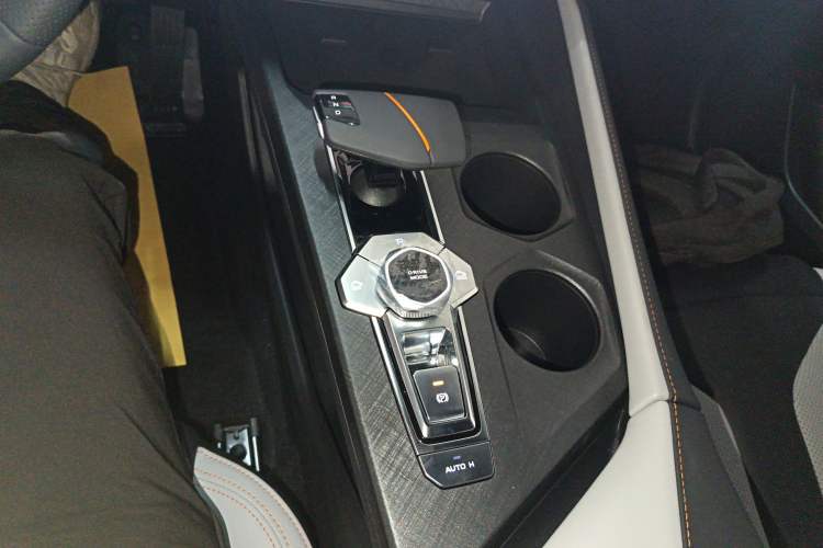 Used CHANGAN UNI-V iDD 2024 Blue Whale Smart Electric iDD 136km Luxury Model