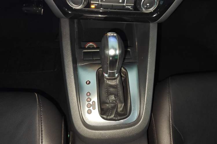 Used Volkswagen Sagitar 2014 Revised Version 1.4TSI Automatic Luxury Edition
