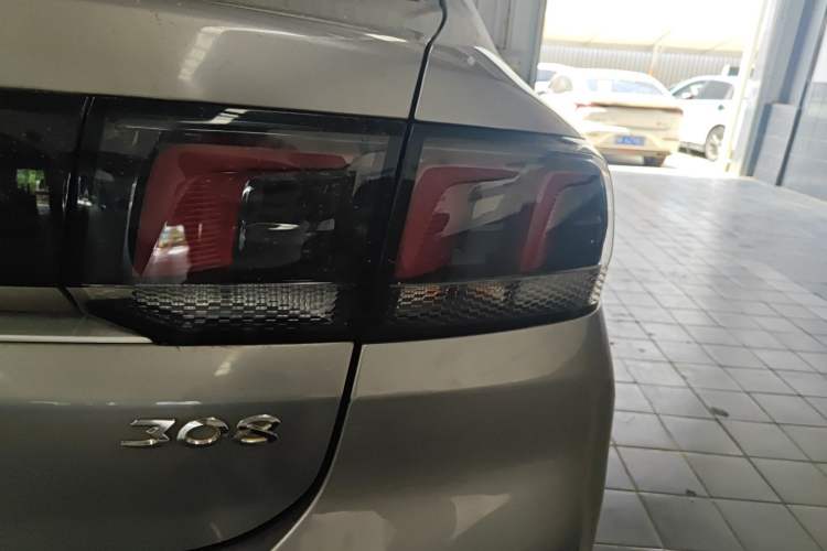 Used Peugeot 308 2016 1.6L Manual Fashion Edition
