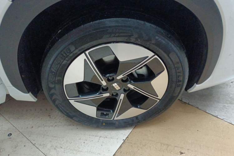 Used Geely Galaxy E5 2024 530km Long-Range Version Right Rear Wheel Hub