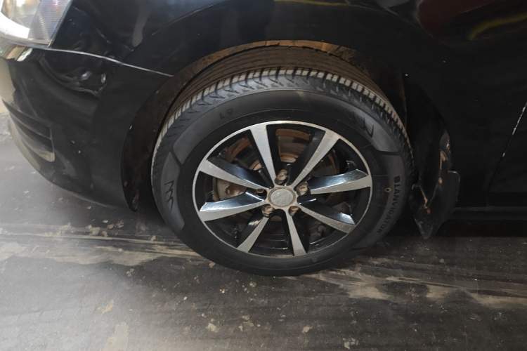 Used Volkswagen Santana 2015 1.6L Manual Fashion Edition Left Front Wheel Hub