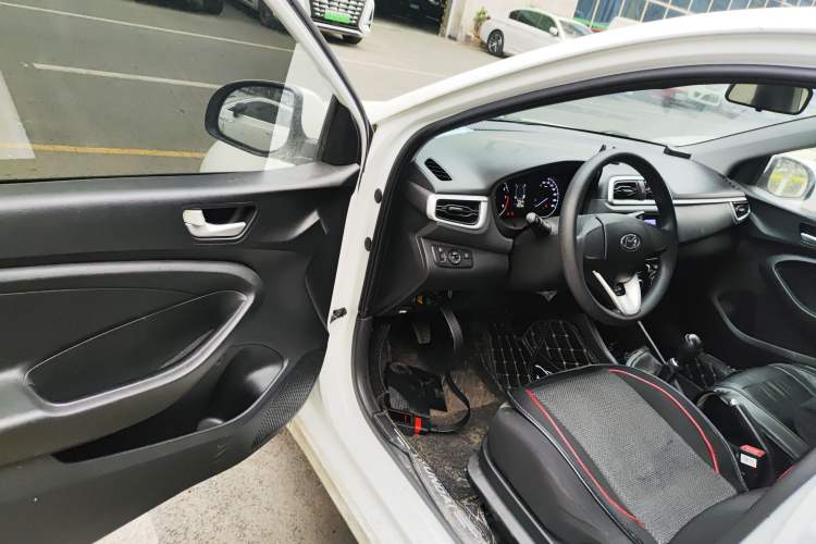 Used Hyundai Verna (older generation) 2020 1.4L Manual GL Refreshed Edition Driver Seat