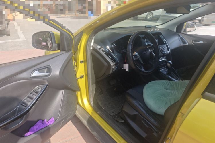 Used Ford Focus 2012 Hatchback 1.6L Automatic Fashion Edition Driver Seat