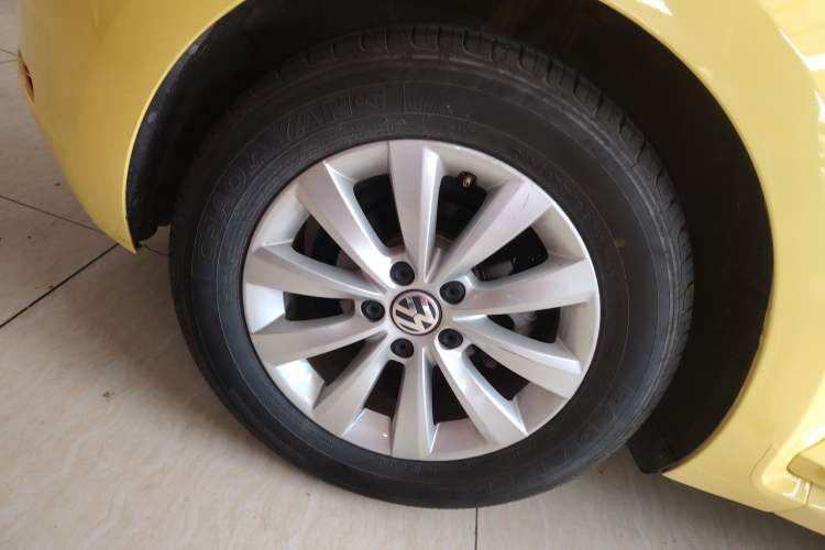 Used Volkswagen Beetle 2015 180TSI model Exterior 3