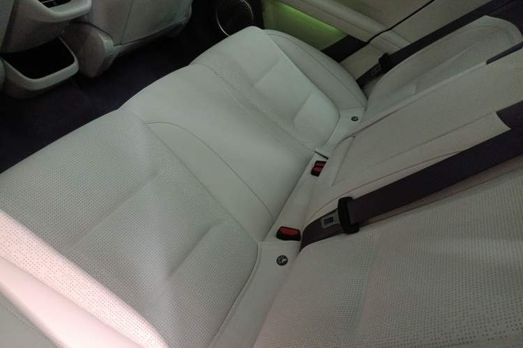 Used Avatr 06 2025 Pro Range-Extended Edition Left Rear Seat