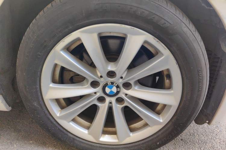 Used BMW 5 Series 2013 525Li Luxury Model Right Front Wheel Hub