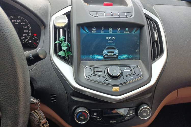 Used Geely Auto Diamond 2016 1.5L Manual Elite Edition Audio And AC Panel