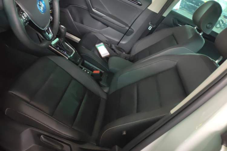 Used Volkswagen T-ROC 2019 280TSI DSG Two-Wheel Drive Comfort Version China VI Standard Left Front Seat