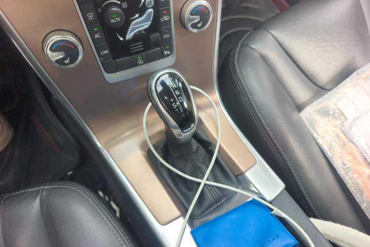 Used Volvo XC60 2017 T5 Smart Upgrade Edition Gear Lever