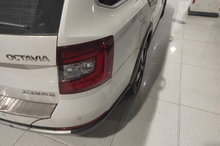 Used Skoda Octavia 2018 Station Wagon TSI280 DSG Luxury Edition Right Rear Taillight