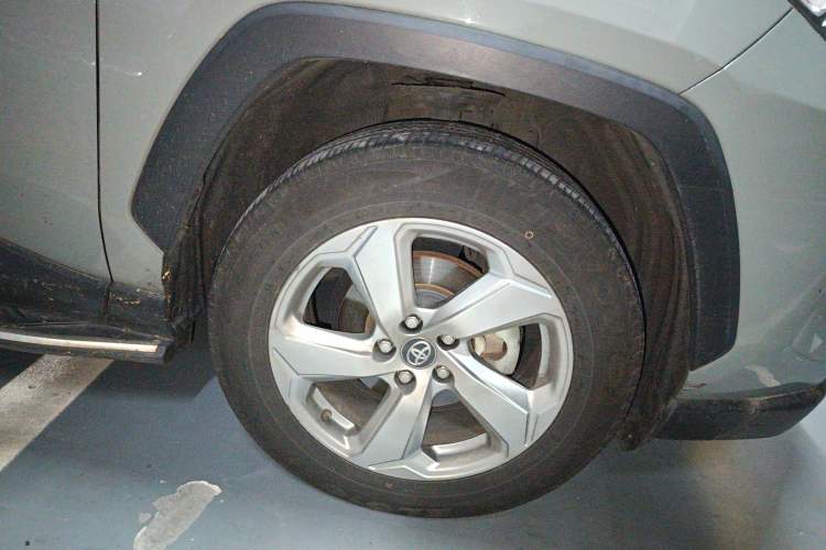 Used Toyota RAV4 2020 2.0L CVT 4x4 Trend Edition Right Front Wheel Hub