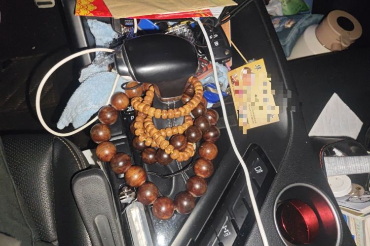 Used Kia KX7 2017 2.0T Automatic 4WD DLX 7-Seater Gear Lever