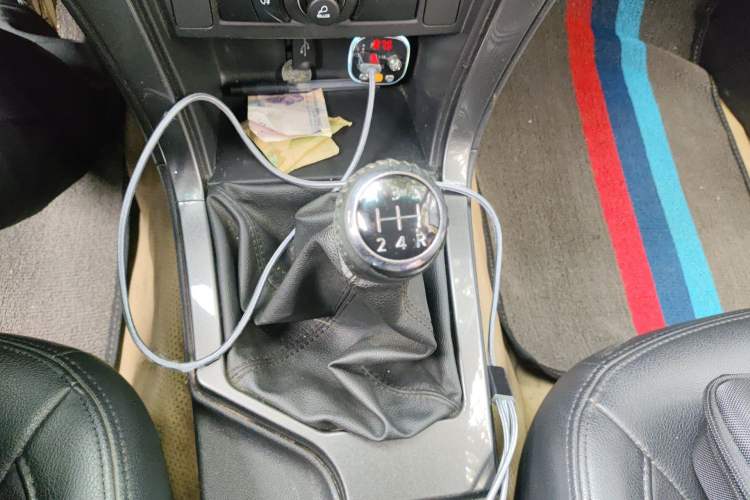 Used Great Wall Wingle 5 2017 2.0T European-spec Diesel Two-Wheel Drive Entry-Level Small Double-Cab GW4D20E Gear Lever