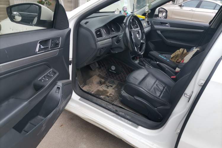 Used Volkswagen Lavida 2015 1.6L Automatic Comfort Edition Driver Seat