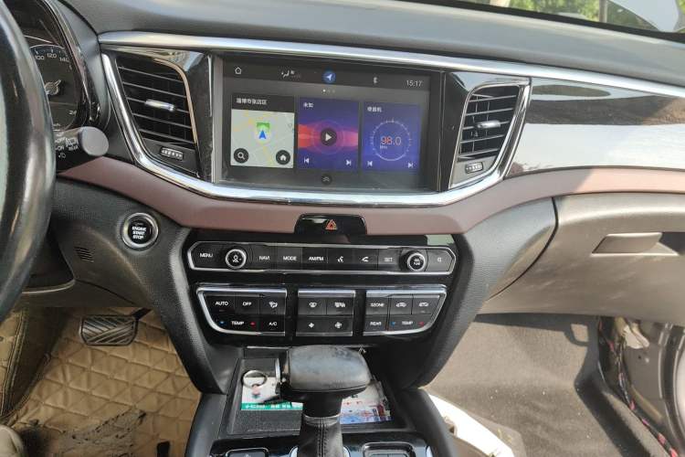 Used GAC Trumpchi GS8 2017 320T Two-Wheel Drive Luxury Smart Connectivity Version (7 Seats) Audio And AC Panel