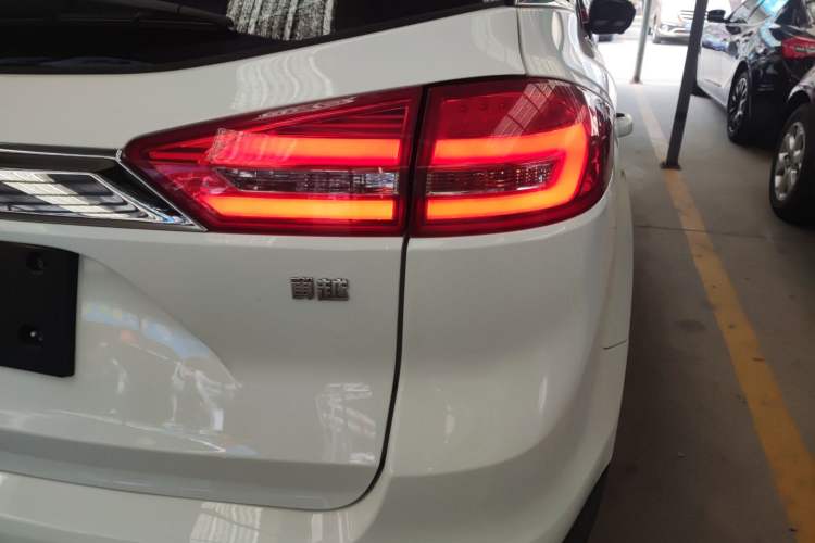 Used Geely Auto Emgrand X7 Sport 2016 1.8TD Automatic ZhiZun Version Right Rear Taillight