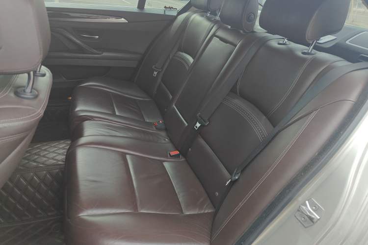 Used BMW 5 Series 2017 525Li Luxury Design Package Left Rear Seat