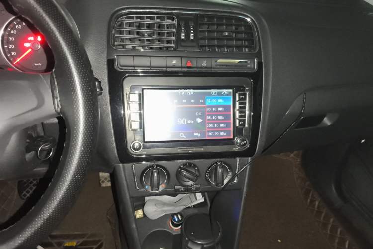 Used Volkswagen Polo 2014 1.4L Manual Comfort Edition Audio And AC Panel