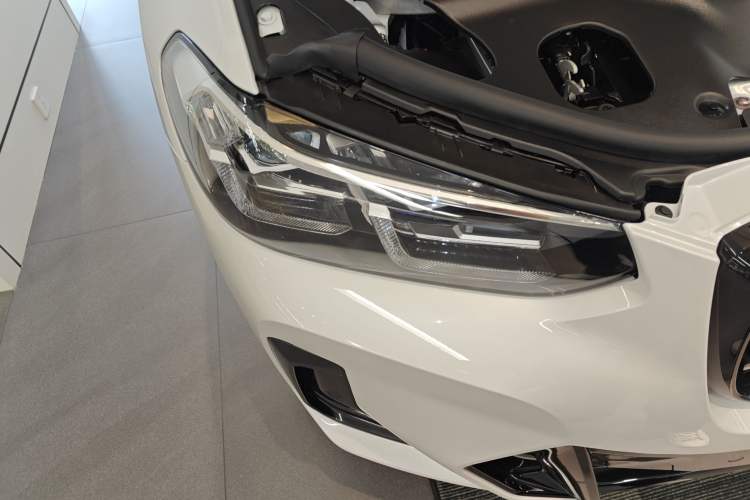 Used BMW X3 2023 Restyled xDrive30i Leading Edition M Night Sky Package Right Front Headlight