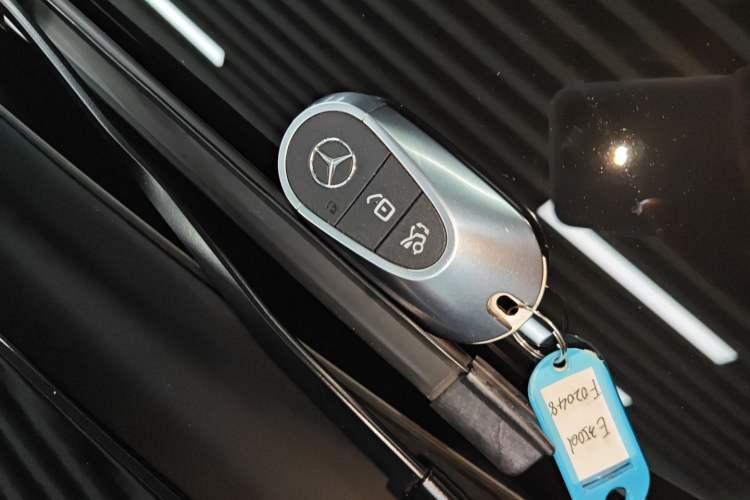 Used Mercedes-Benz E-Class New Energy 2024 E 350 e L Plug-in Hybrid Sedan
