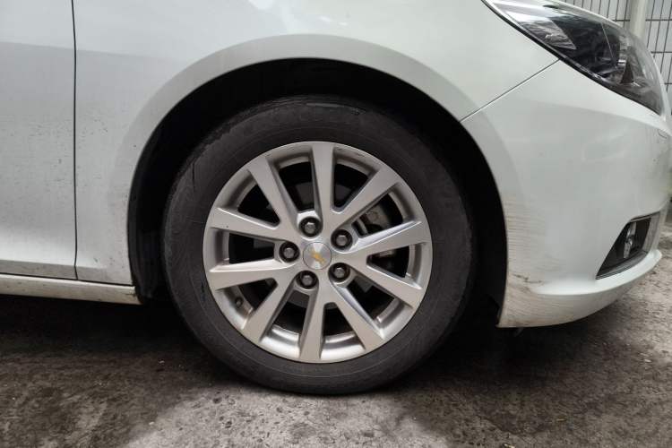 Used Chevrolet Malibu 2014 2.0L Automatic Luxury Edition Right Front Wheel Hub