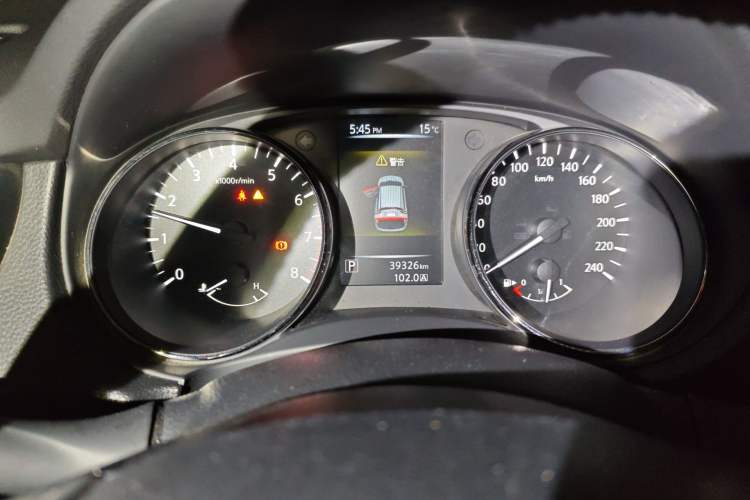 Used Nissan Qashqai 2017 2.0L CVT Smart Enjoyment Version China V Standard Odometer Close Up