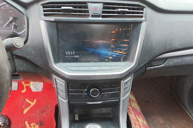 Used SAIC MAXUS T60 2017 2.8T Diesel Manual Two-Wheel Drive High-Ride Comfort Plus Long-Body Emission Standard V Audio And AC Panel