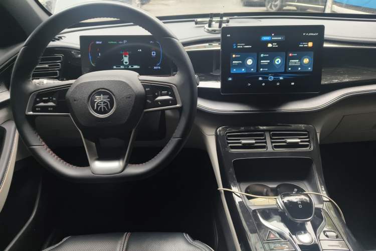 Used BYD Qin PLUS 2023 Champion Edition DM-i 55KM Leading Model Center Console