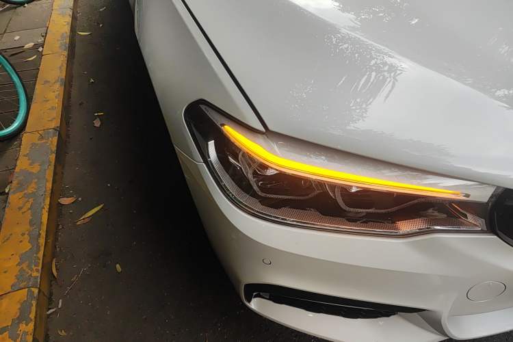 Used BMW 5 Series 2018 Restyled 530Li Luxury Edition M Sport Package Right Front Headlight