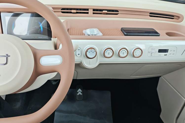 Used Bestune Pony 2026 Model 222km Agile Horse Audio And AC Panel