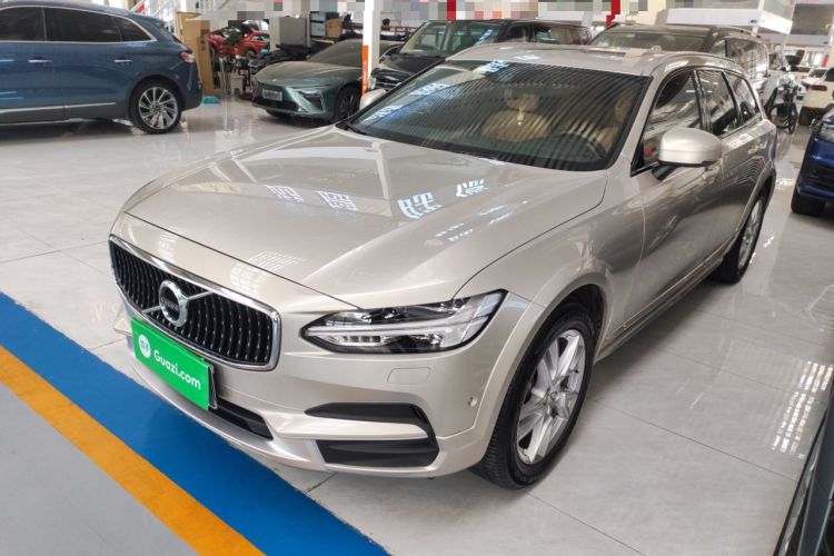 Used Volvo V90 2017 Cross Country T5 AWD Smart Range Edition