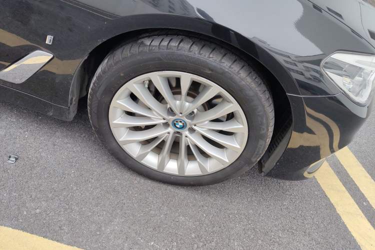 Used BMW 5 Series New Energy 2019 Updated 530Le Pioneer Edition Right Front Wheel Hub