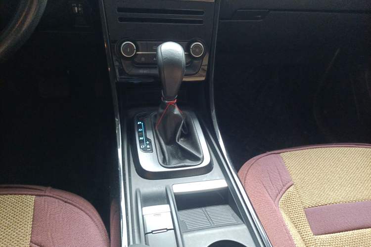 Used JMC Yusheng S330 2016 1.5L GTDi Automatic Two-Wheel Drive Comfort Edition
