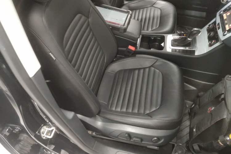 Used Volkswagen Magotan 2016 1.8TSI Smart Comfort Model Right Front Seat