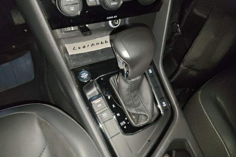 Used Volkswagen Tiguan L 2017 330TSI Automatic Two-Wheel Drive Luxury Edition Gear Lever