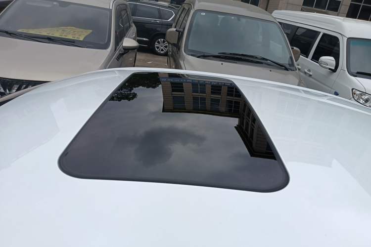 Used Roewe i5 2023 1.5L CVT Luxury Edition Roof