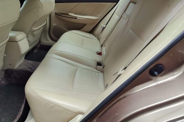 Used BYD G6 2011 2.0L Manual Luxury Edition
