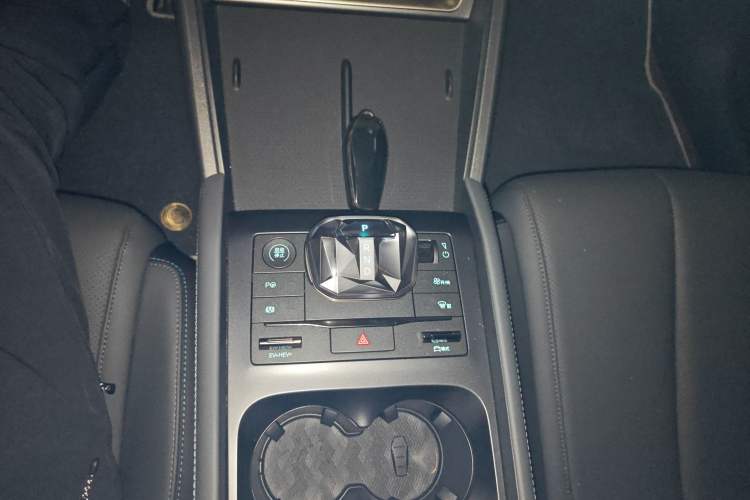 Used BYD Qin L 2025 DM-i Smart Drive 80KM Leading Model Gear Lever