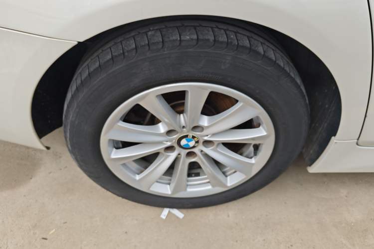 Used BMW 5 Series 2014 520Li Elegant Model Right Rear Wheel Hub
